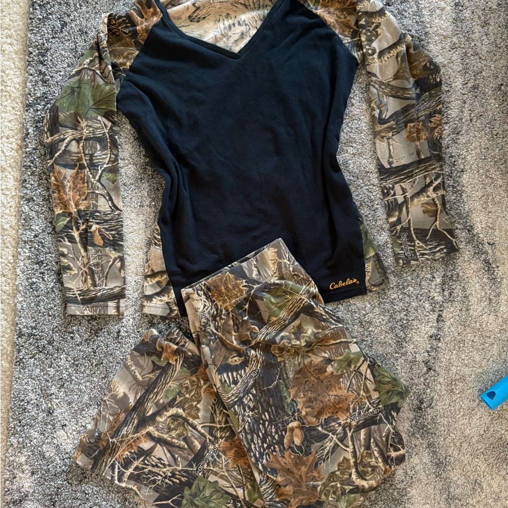 Cabela's Camouflage Long Sleeve Top and Pants Set